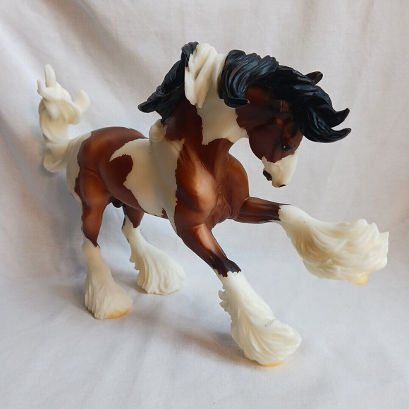 Breyer Traditional Model Horse GYPSY VANNER #1497 Brishen Matte Bay Pinto - Picture 4 of 8